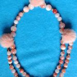 Naszyjnik - brzoskwiniowe puchatki - Brzoskwiniowe puchatki