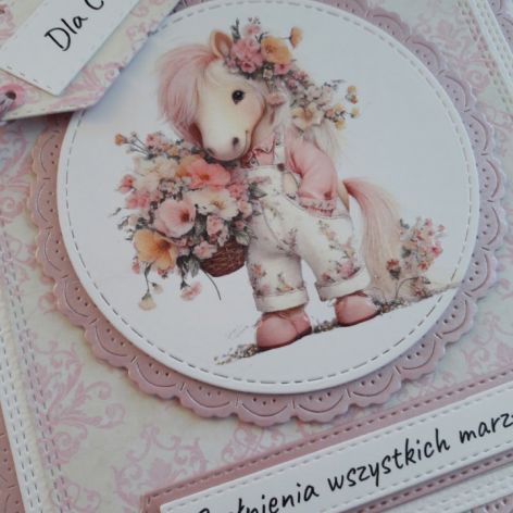 Kartka urodzinowa z uroczym konikiem w ogrodniczkach