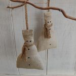 Lniane bałwanki w czapach - 