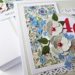 Kartka ROCZNICOWA z popielatymi kwiatami - Popielato-niebieska kartka na rocznicę ślubu