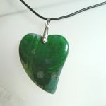 Duże, zielone serce z agatu, wisiorek na rzemyku - 