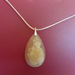 Kremowy agat sakura, masywna łezka w srebrze, wisiorek - 