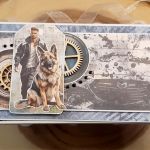 Czekoladownik z psem - Z boku