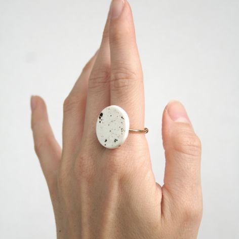  Regulowany okrągły pierścionek z pieprzem 