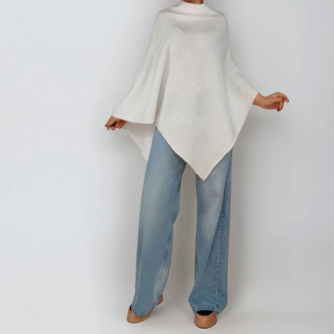 Ponczo damskie w kolorze ecrii