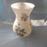 lampion-wazon szklany z fiołkami - widok z innej strony