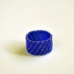 Pierścionek koralikowy kobaltowy - pierścionek koralikowy niebieski kobaltowy