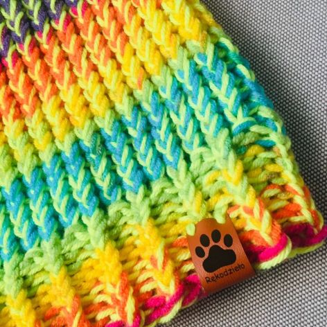 Neonowa czapka dziecięca duży pompon