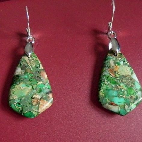 Zielony jaspis cesarski i srebro - eleganckie kolczyki