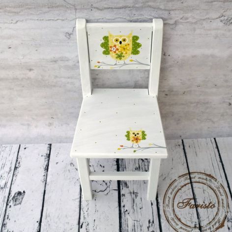 białe krzesełko z oparciem sowa