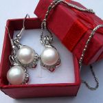 Delikatny zestaw biżuterii z perłami - 