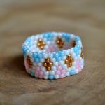 Pierścionek biały w romby 5 - pierścionek na prezent