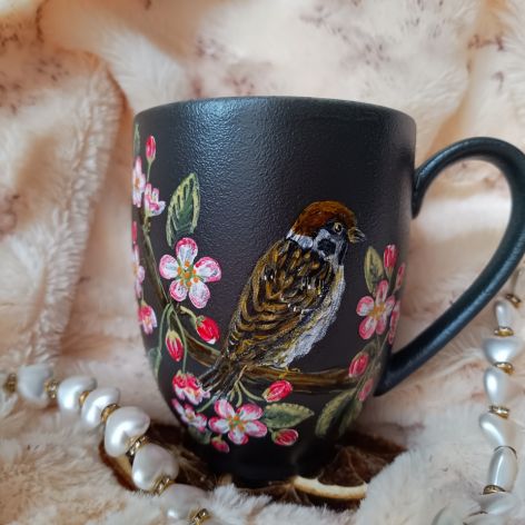 Ręcznie malowany mazurek na kwitnącej jabłoni kubek 400 ml. 