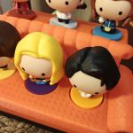 Kanapa Friends PRZYJACIELE pólka sofa do figurek McDonald's Happy Meal 2026 - 6 miejsc dla figurek Przyjaciele