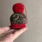 Ozdoba na choinkę, mini-czapeczka, zielona - Ozdoba na choinkę, mini-czapeczka, zielono-czerwona