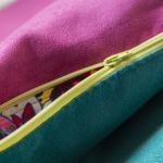 Turkusowo-różowy plecak z haftowaną klapą - 