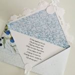 Kartka ślubna kopertówka para w objęciach - życzenia