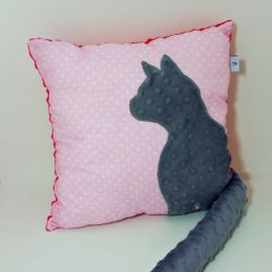 Poduszka z kotem i ogonem 3D szary kot róż