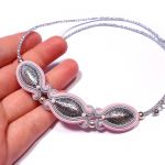 naszyjnik szary z różem - 