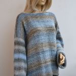 Beż i niebieski sweter oversize - oversize