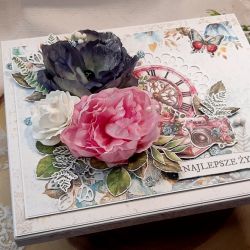 Pudełko na Merci z kwiatami