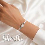 Bransoletka pleciona z kamieniem "Koci instynkt" BKI2602 - biała z kotem