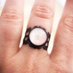 Czarny pierścionek, malowane szkło, pastelowy - Regulowany pierścionek