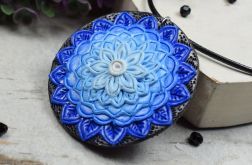 Wisiorek mandala w odcieniach błękitu