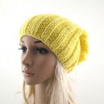 żółta damska czapka - drugi bok czapki