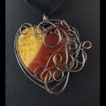 Miedziany wisior z agatem pomarańcz serce - wisior wire wrapped miedziany