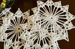 Gwiazdki - śnieżynki szydełkowe