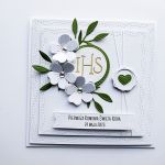 Elegancka kartka komunijna w pudełku  - Elegancka kartka komunijna z białymi kwiatami