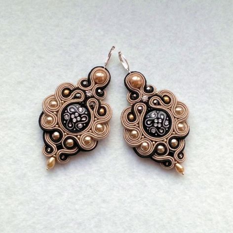 Kolczyki sutasz Beżowe z Czarnym