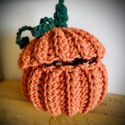 Jesienny koszyczek szydełkowy w kształcie dyni ( z pokrywką)