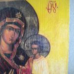 Maryja z dzieciątkiem -obraz religijny III - zbliżenie  boczne