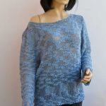 Dziergany niebieski sweterek oversized - sweter