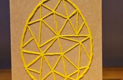 Kartka Wielkanocna - ręcznie haftowana - Pisanka żółta (jaskrawy)