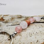 Breloczek z kamieni naturalnych - różówy - 