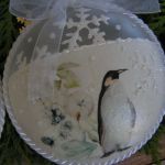 Bombki/medaliony na choinkę "Mroźna zima" – 2 szt. - motyw pingwina