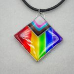 Wisiorek tęczowy pride z żywicy pend 004 - 