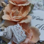 Pastelowa kartka ślubna  - Kompozyja z kwiatami z foamiranu