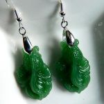 Zielony jadeit rzeźbione kolczyki kształt ryb - 