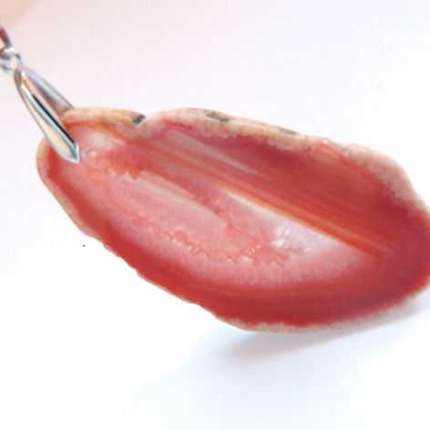 Pomarańczowy, nieregularny duży agat, wisiorek na rzemyku 