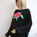 Sweterek z różą WALENTYNKI - czarny sweter