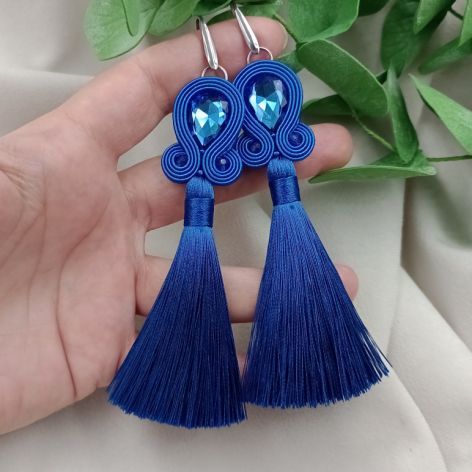 Kobaltowe niebieskie kolczyki chwosty