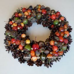 Jesienny wianek z żołędzi, rajskich jabłuszek  i róży 26cm