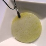 Oliwkowy jadeit naturalny duża moneta wisior - 