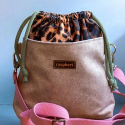 Brązowo-beżowa listonoszka z kominem w panterkę