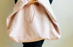 Pojemna torba plażowa z grubej bawełny w różowym kolorze.