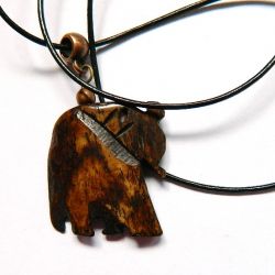 Drewno tekowe, mały słonik na rzemyku, wisiorek